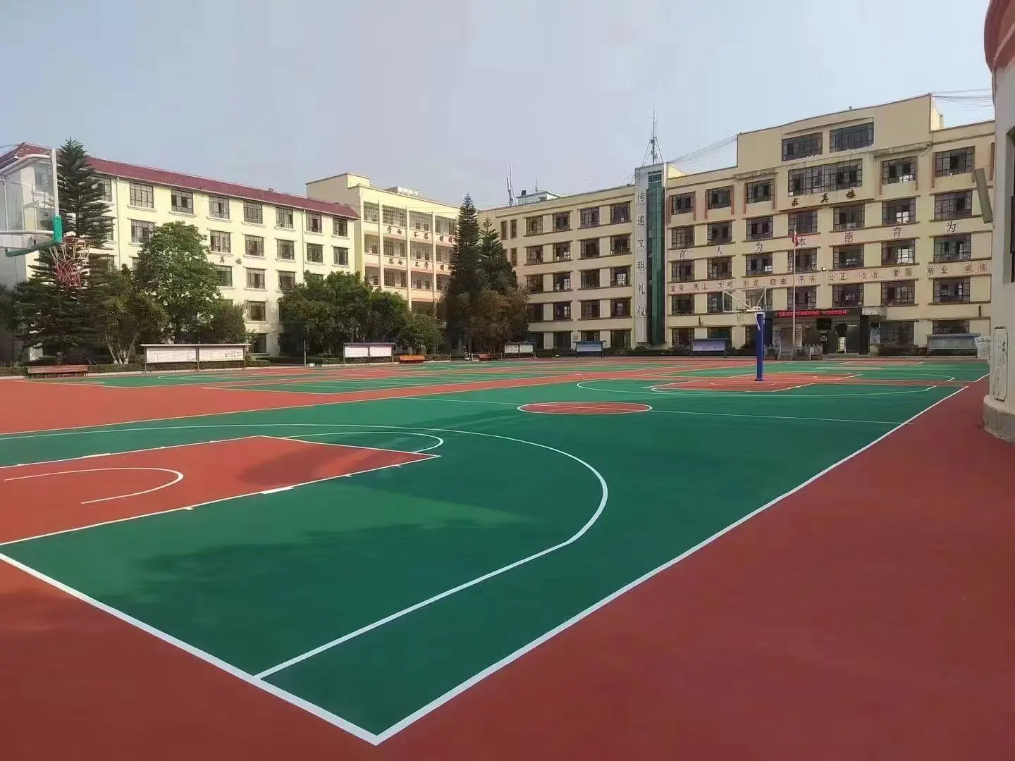 高新区职业技术学校篮球场及校园运动区域