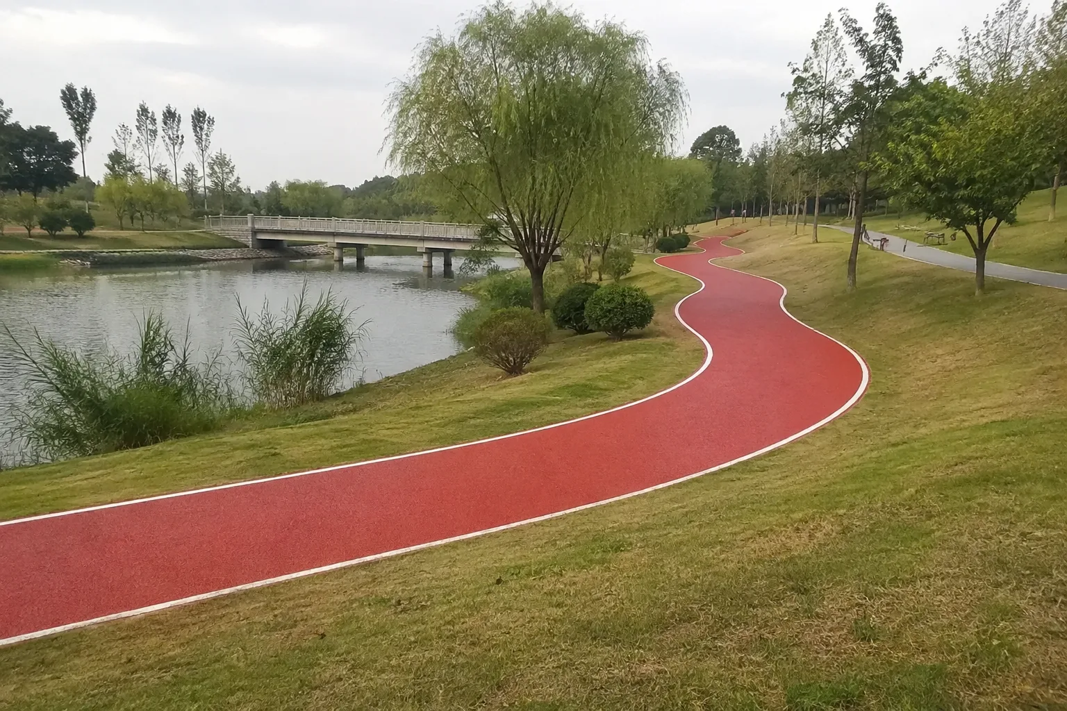 Thi công xử lý nền cho đường xanh màu tại công viên sinh thái ven sông
