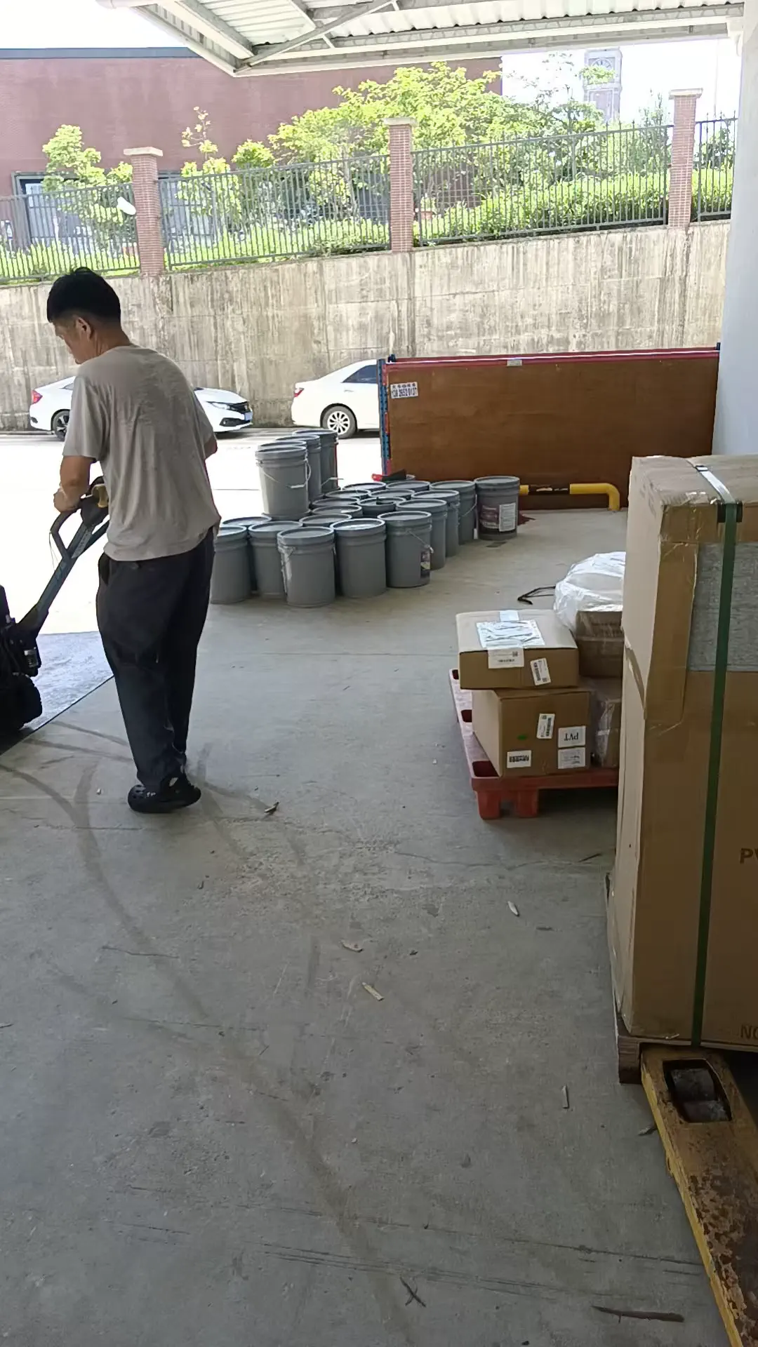 物流园区室外停车场聚氨酯防滑耐候地坪施工