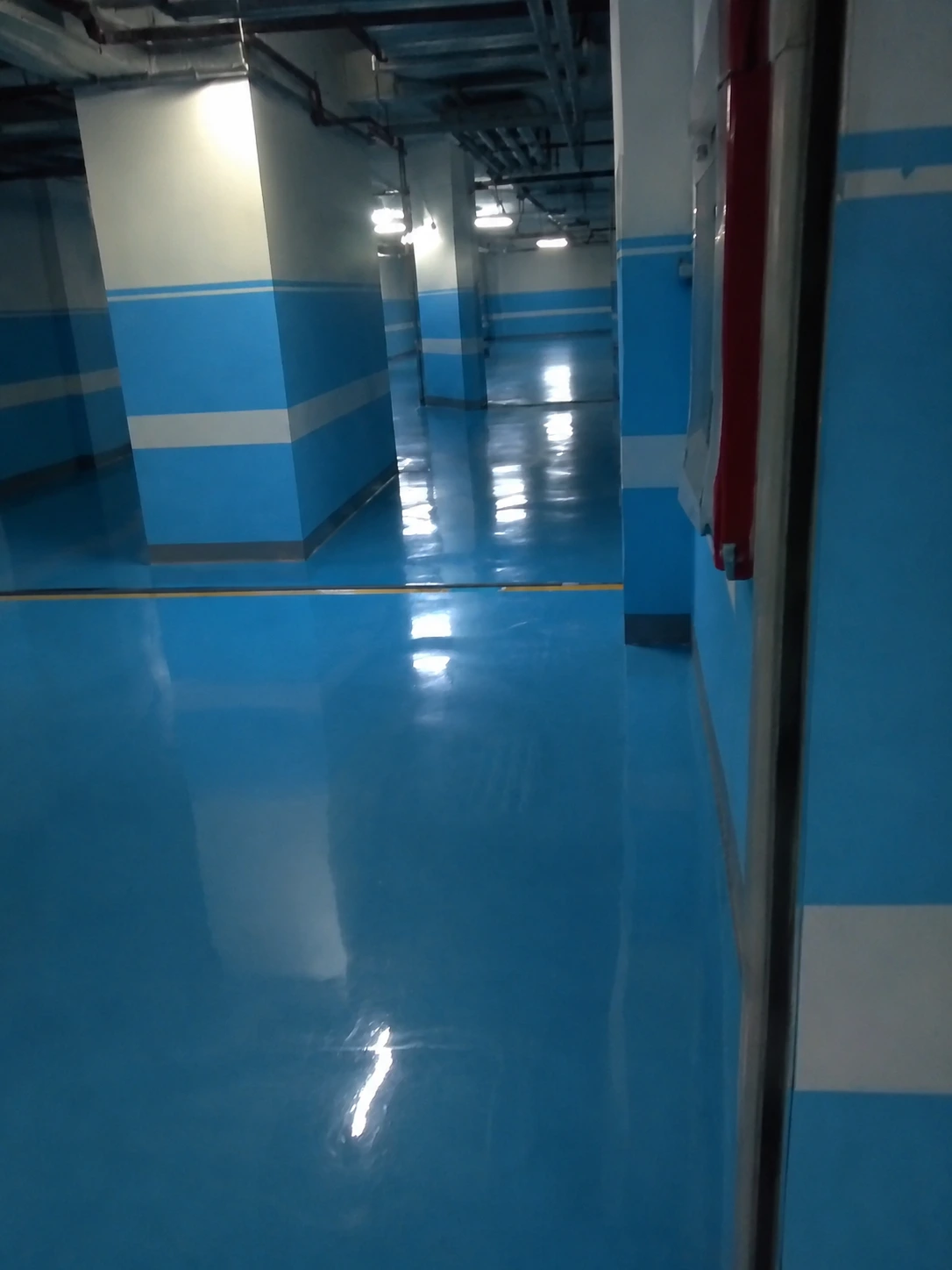 Dự án sàn epoxy chống trượt tại bãi đỗ xe ngầm trung tâm thương mại